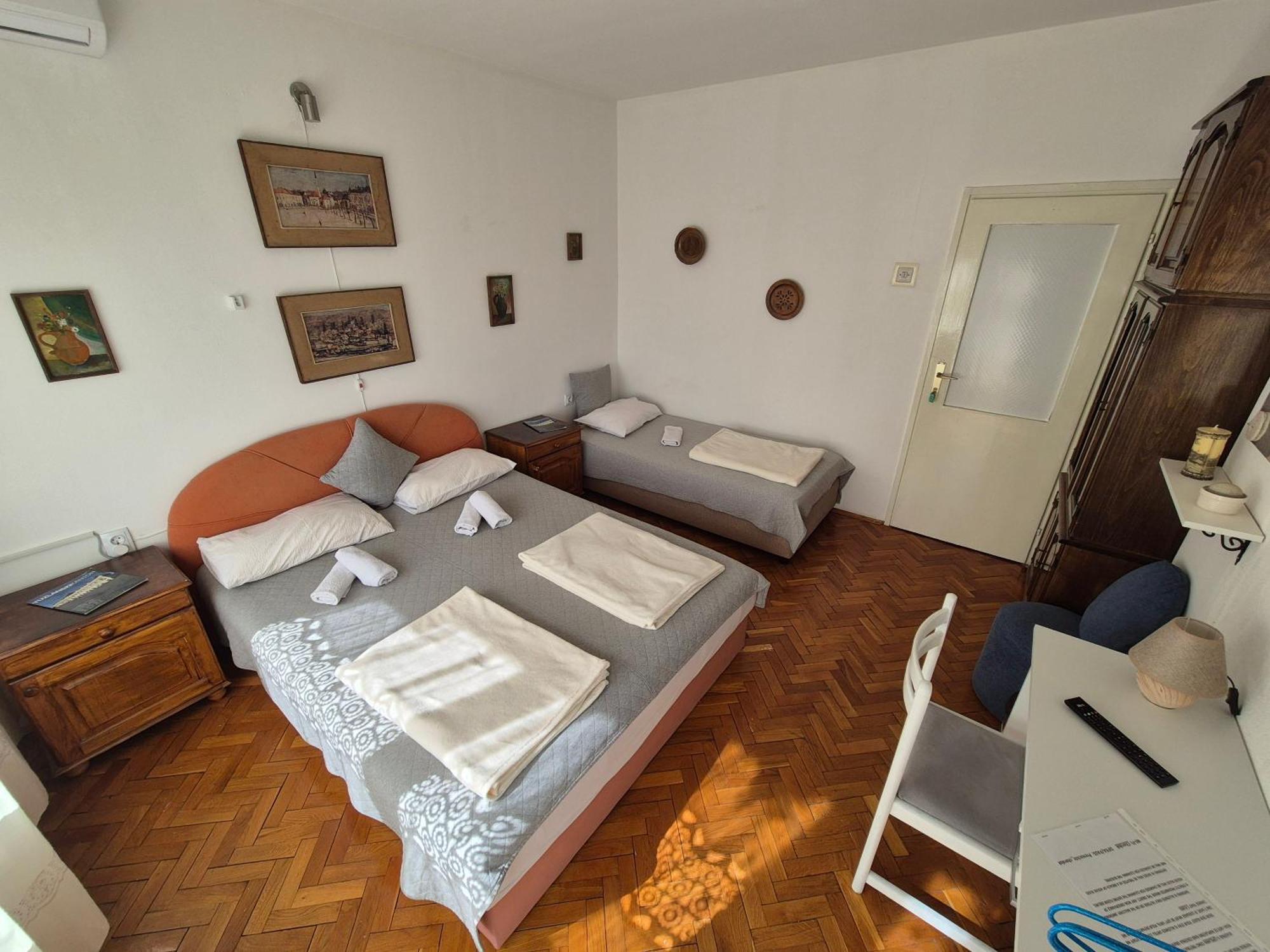 Hotel Prenociste Chardak Tuzla Exterior foto